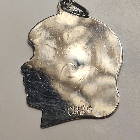 Vintage sterling girls head pendant - Picture 2 of 5